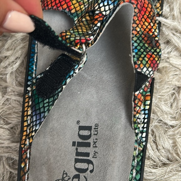 NWOB Alegria Violet Multi Floral Snake Leather Slip-On Sandals Sz EU 39 US 8.5 - Picture 4 of 14